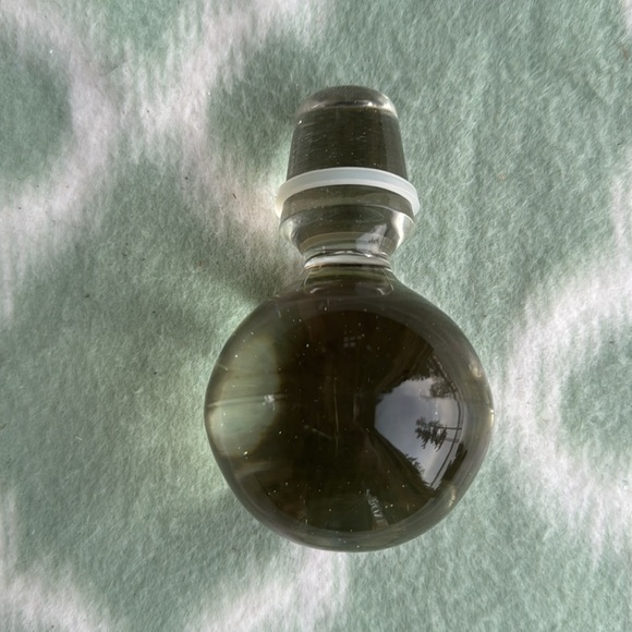 Glass Decanter with Monogram H - Picture 5 of 8